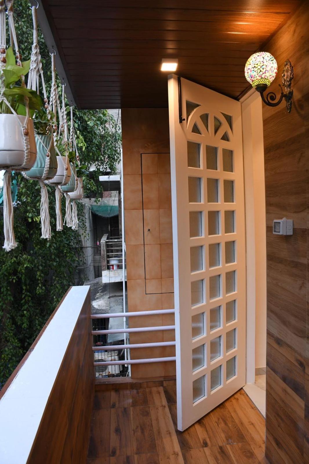 Swank At 11 1bhk With Balcony, Khar West Mumbai