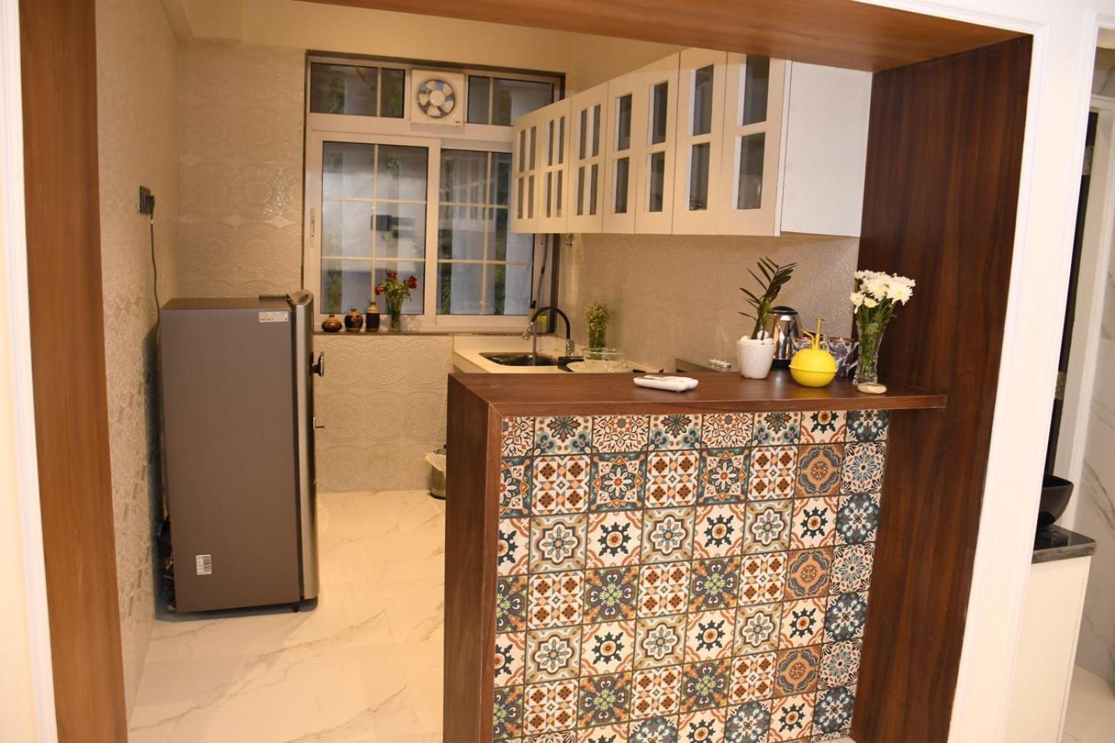 Swank At 11 1bhk With Balcony, Khar West Apartment *