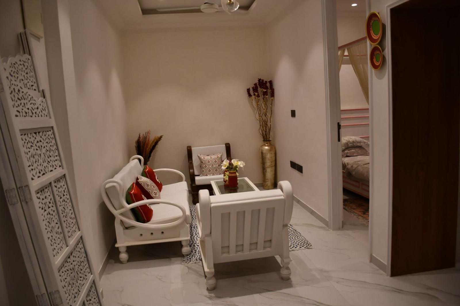 Apartment Swank At 11 1bhk With Balcony, Khar West *