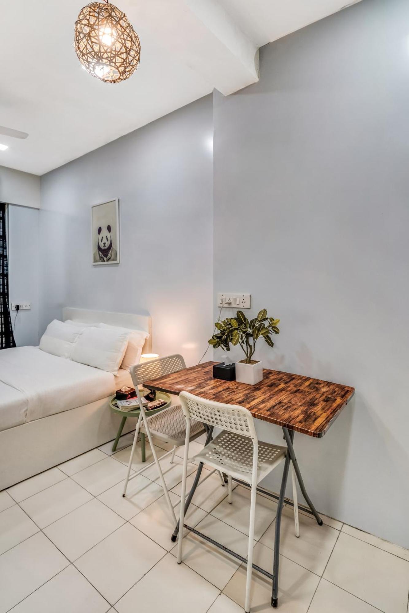 Lucy Khar W The Company - Eco Apartment Mumbai