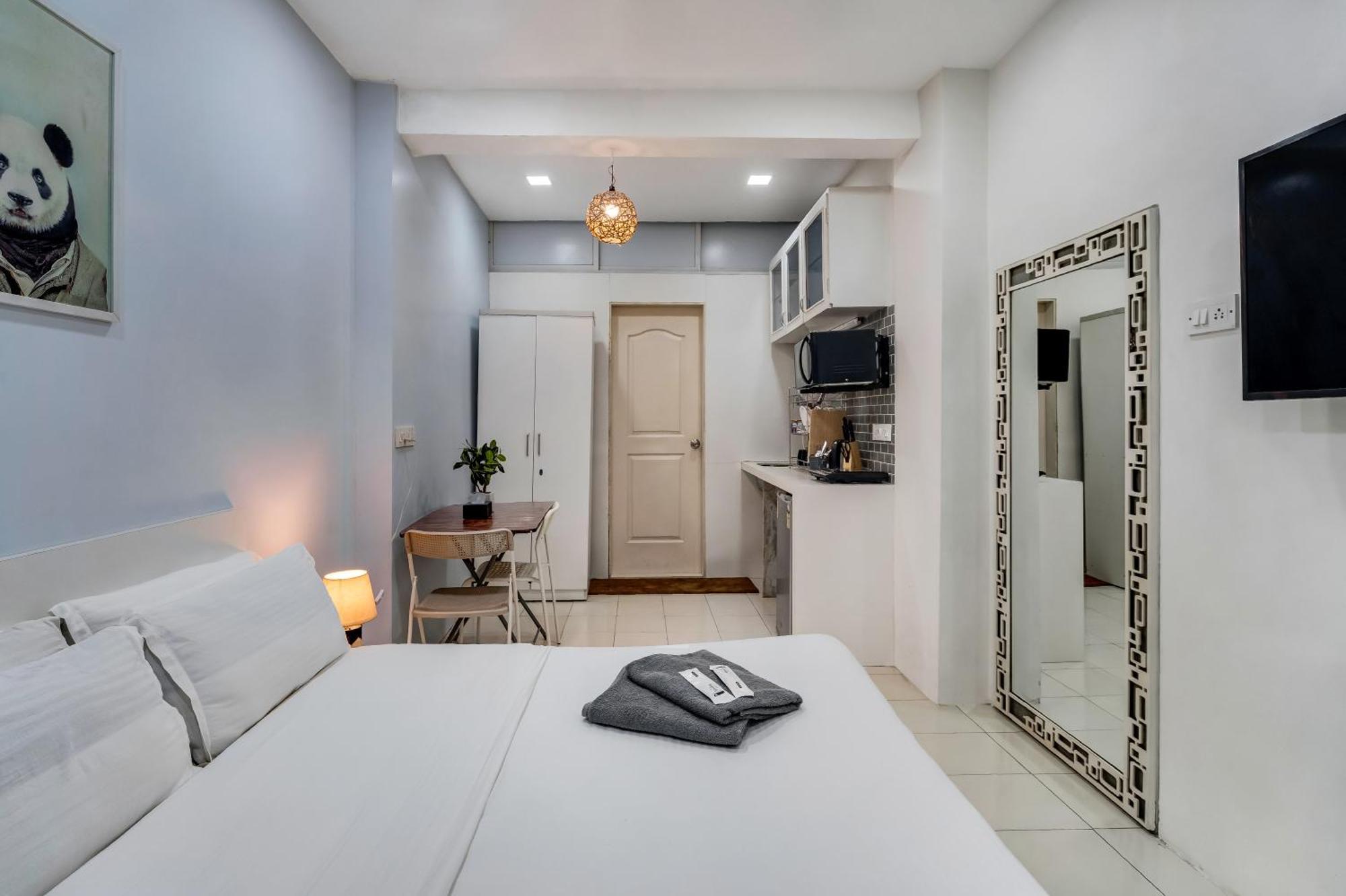 Lucy Khar W The Company - Eco Apartment *