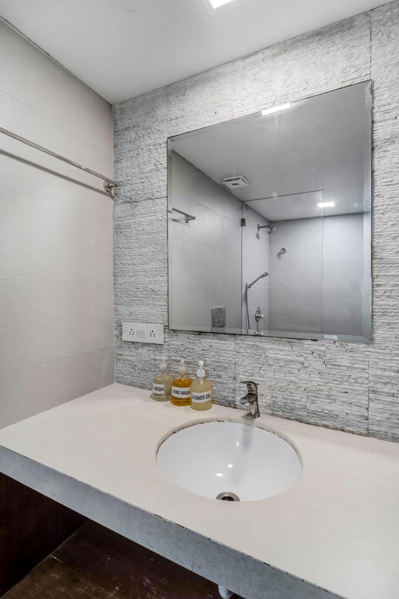 Lucy Khar W The Company - Eco Apartment Mumbai