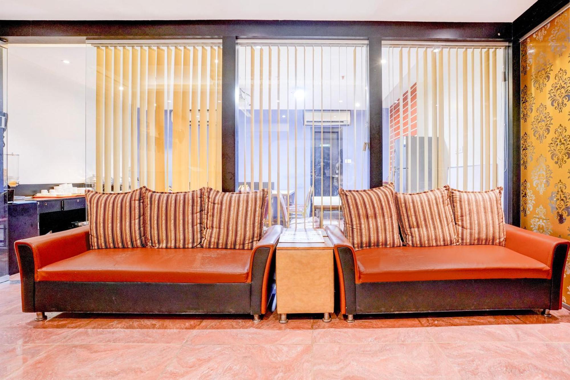 Super Townhouse Oak Times Square Le Western Hotel Mumbai
