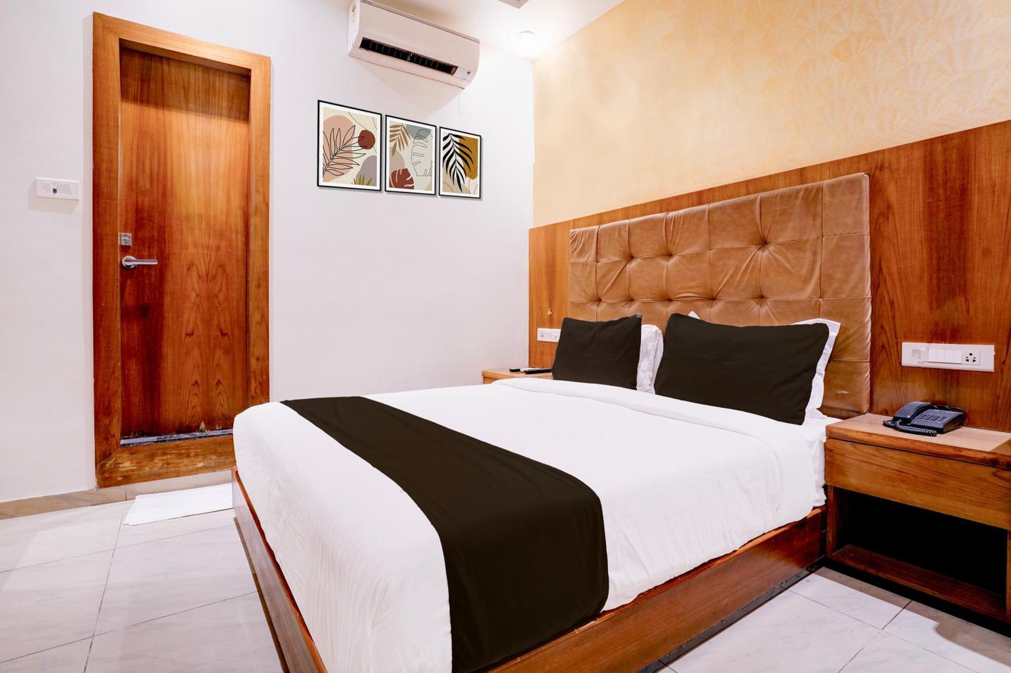 Hotel Super Townhouse Oak Times Square Le Western Mumbai