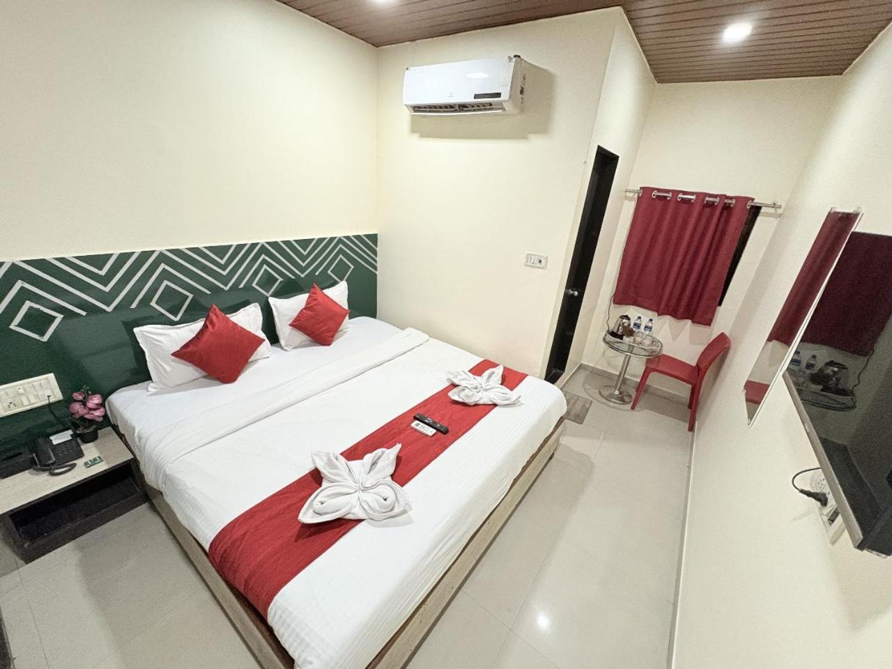 Kailash Park- Near International Airport Hotel Mumbai