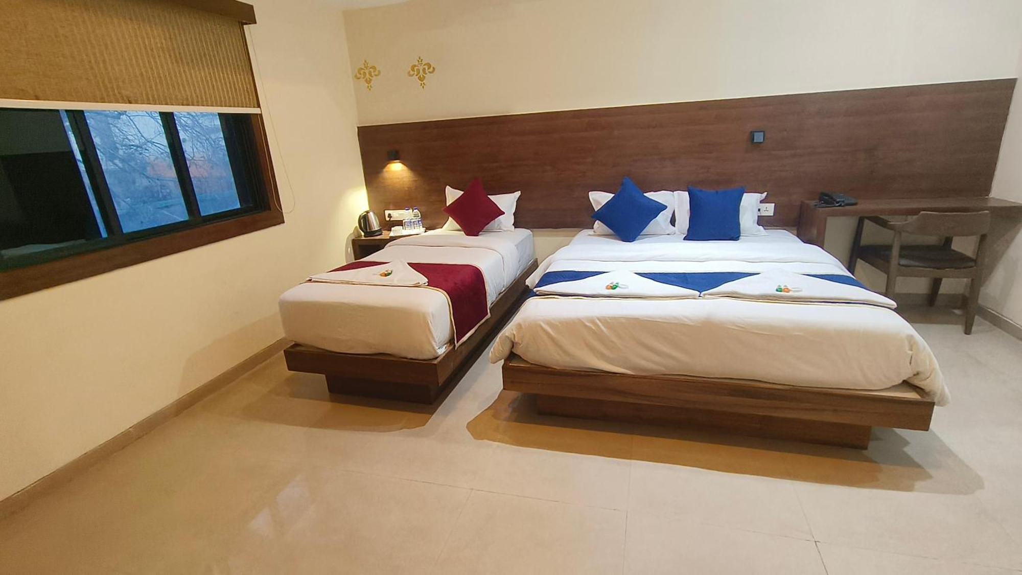 Hotel Ashraya International 3*