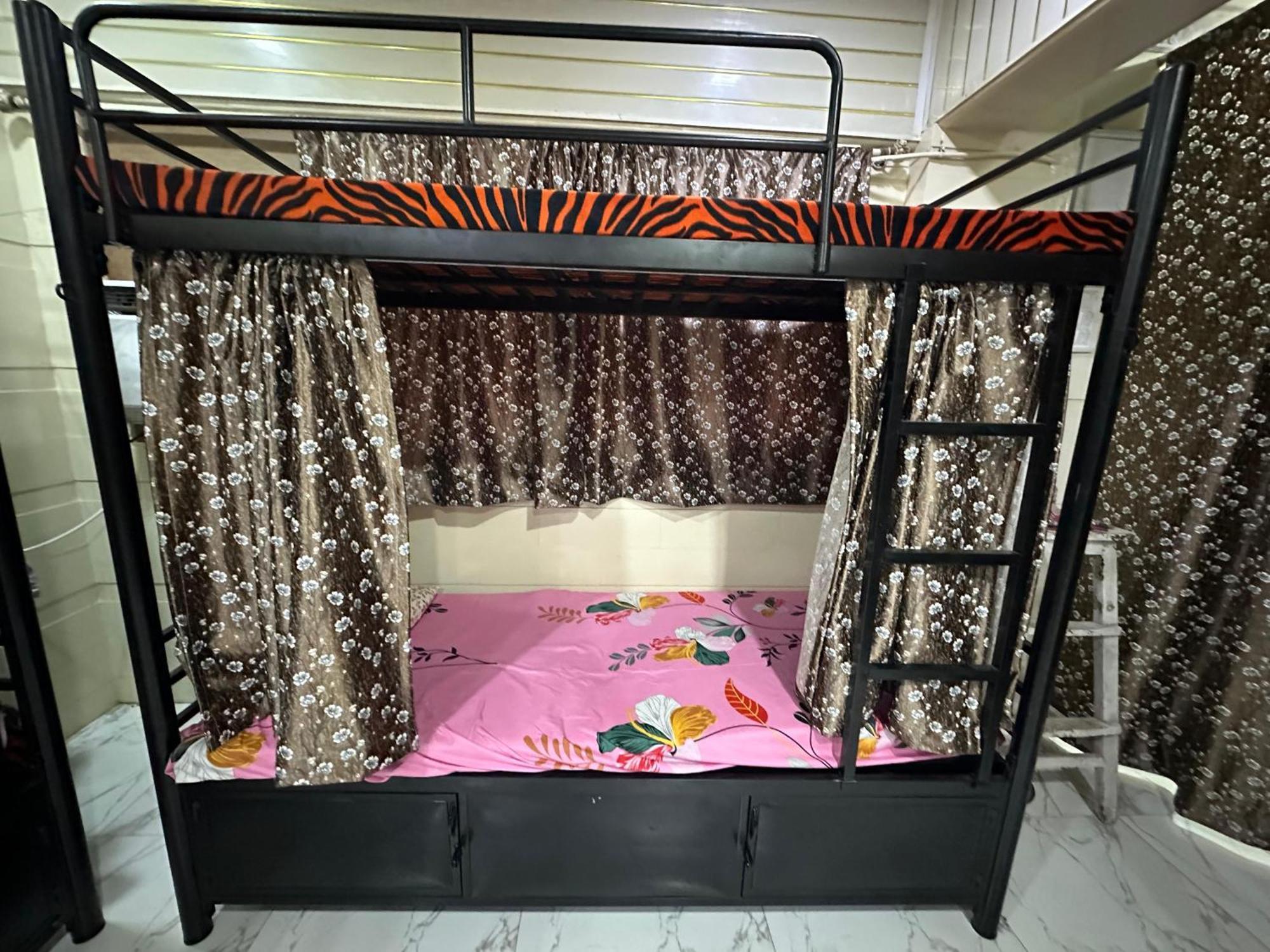 Balaji Andheri West Hostel