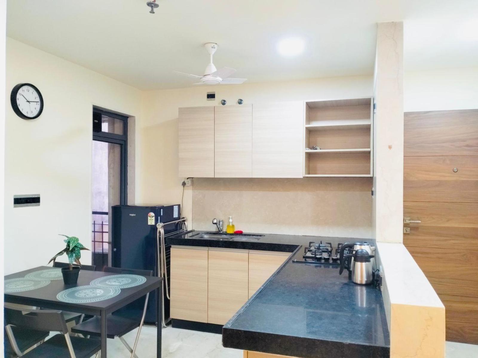 1br Service In Bkc Apartment