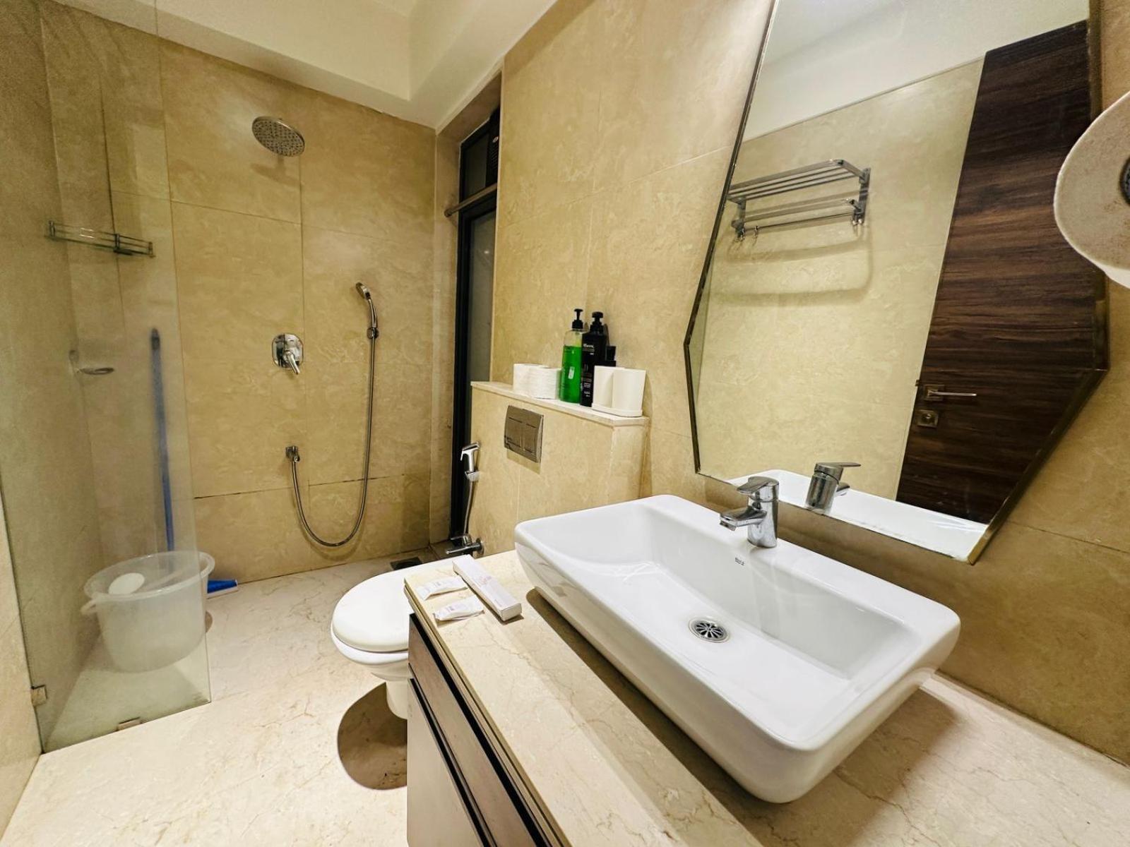 1br Service In Bkc * Mumbai