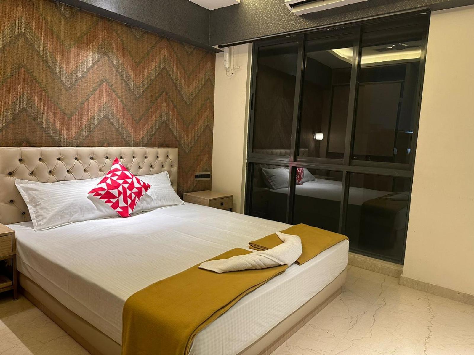 1br Service In Bkc Apartment