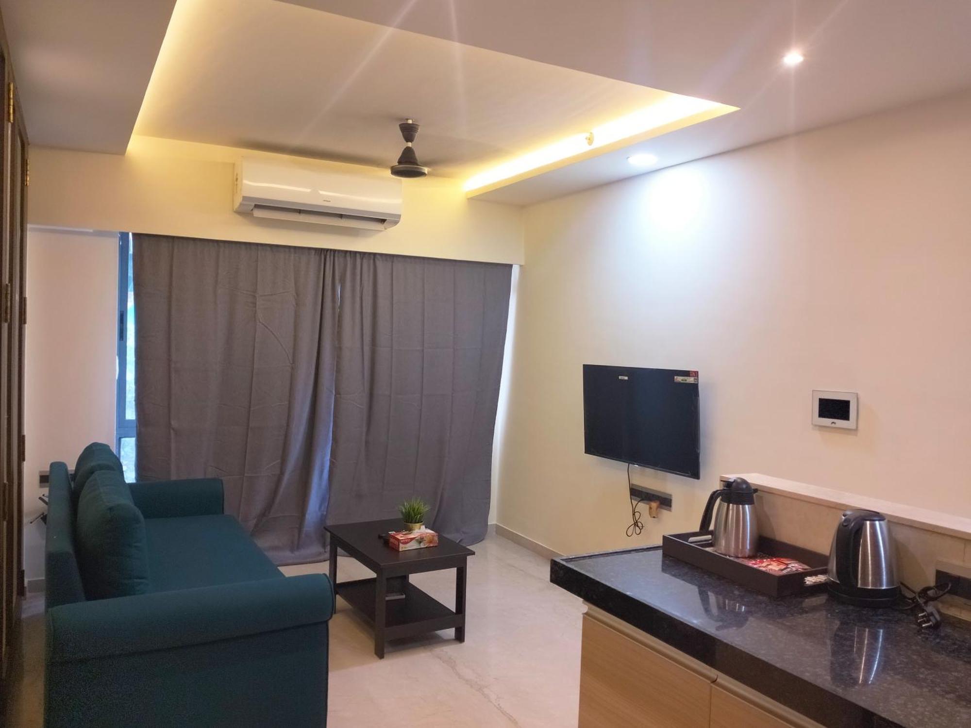 1br Service In Bkc Apartment