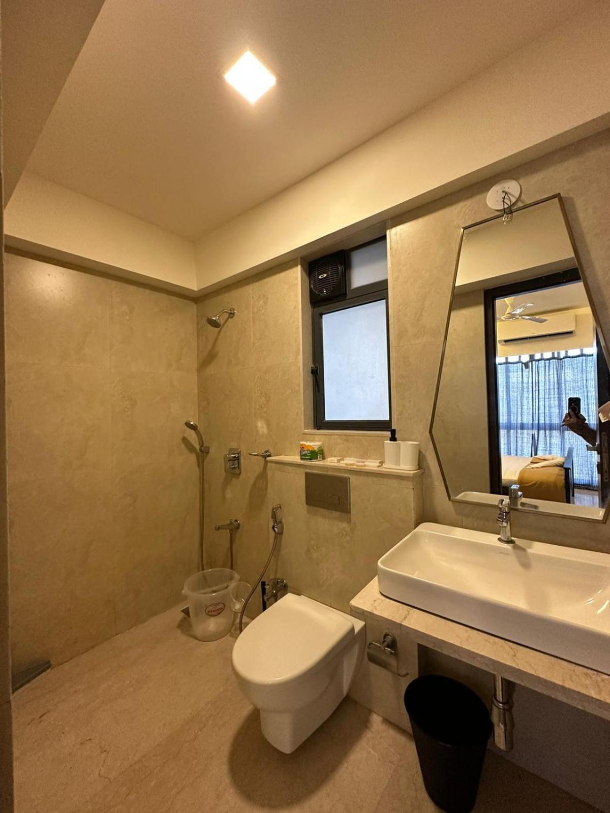 1br Service In Bkc * Mumbai