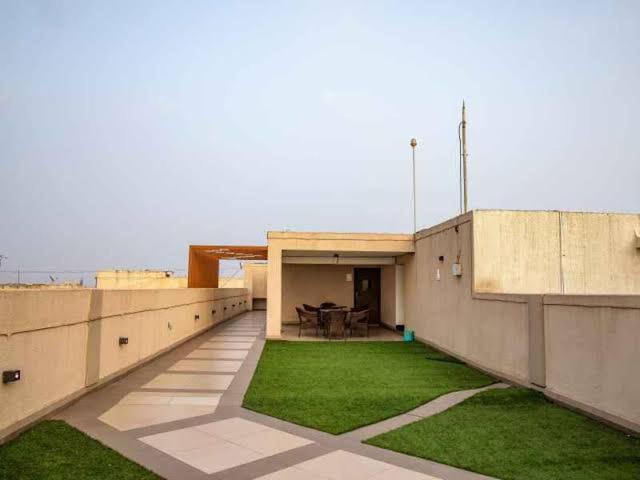 1br Service In Bkc *