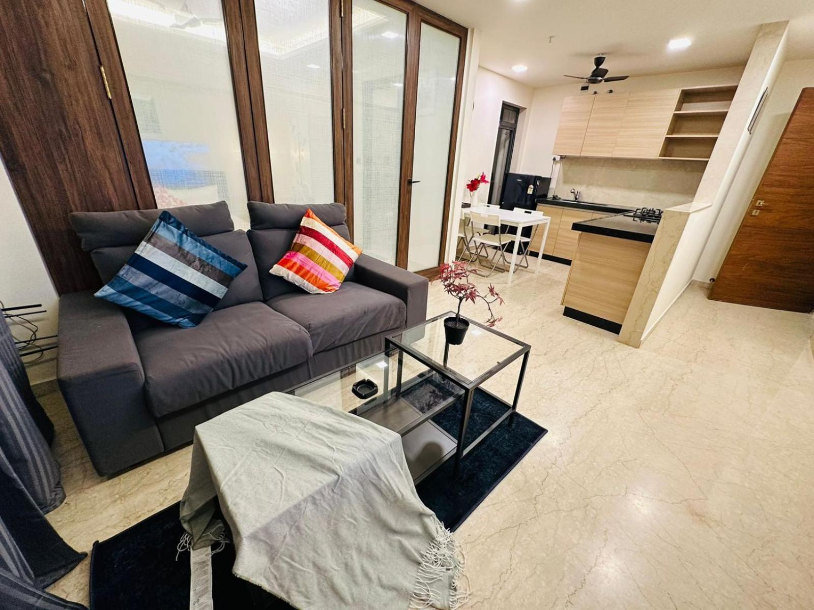 1br Service In Bkc Apartment *