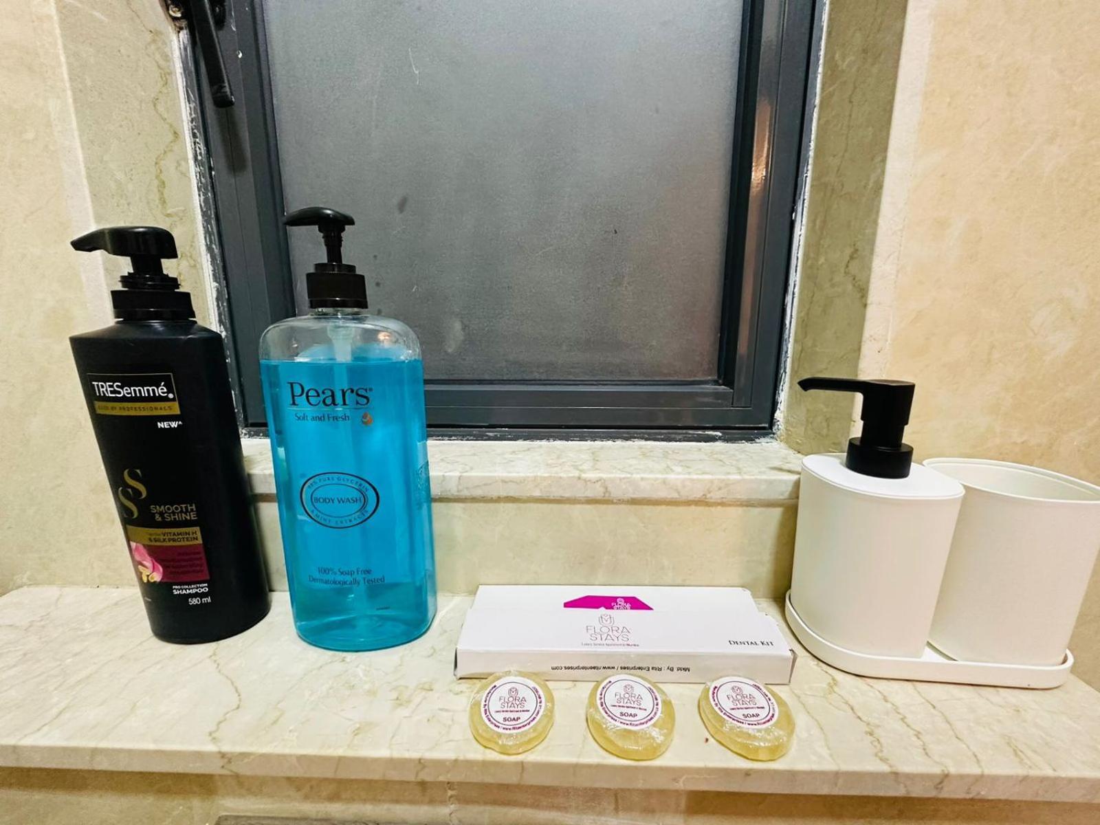 1br Service In Bkc Bombaim