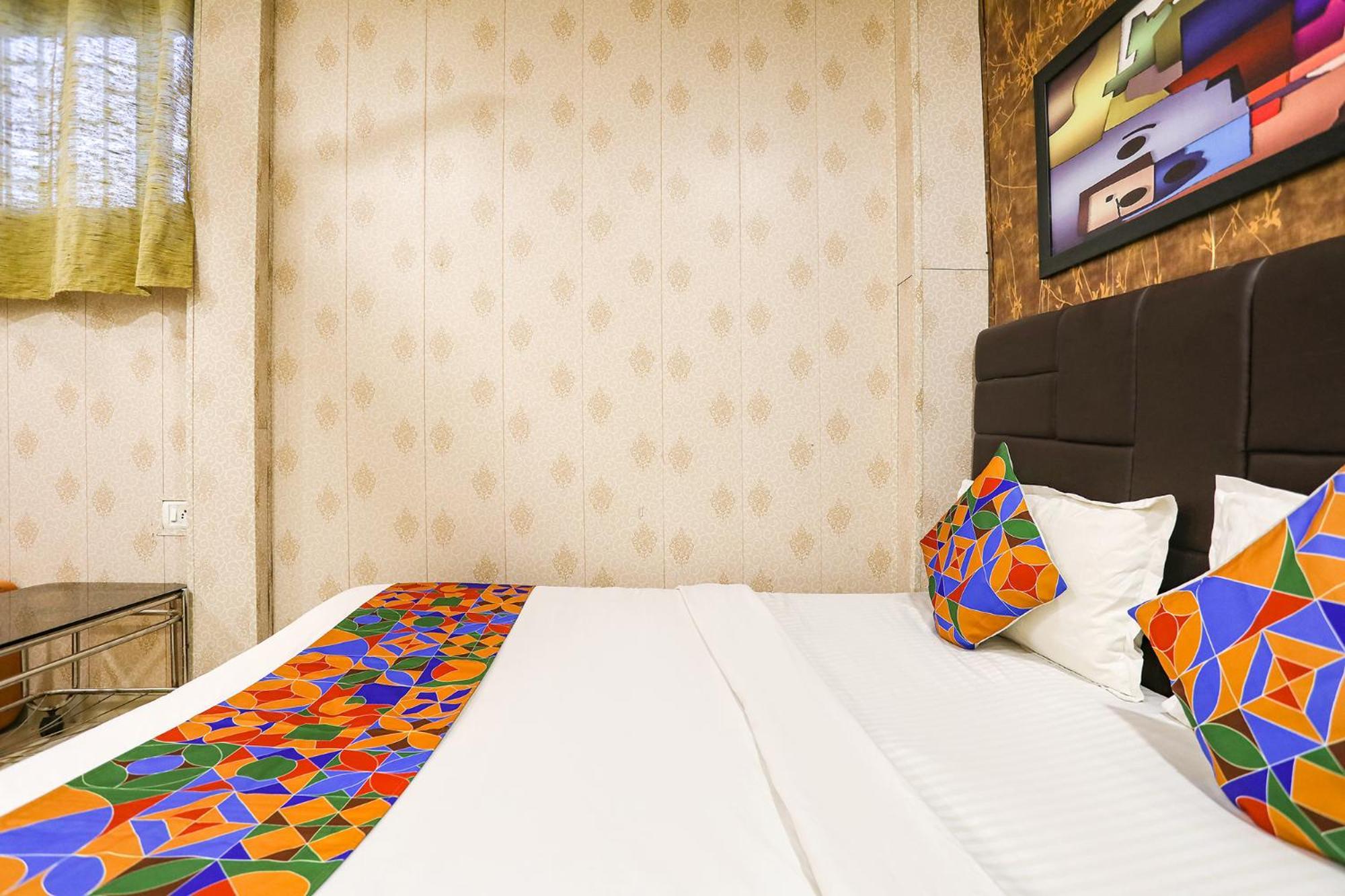Hotel Fabexpress Aksa