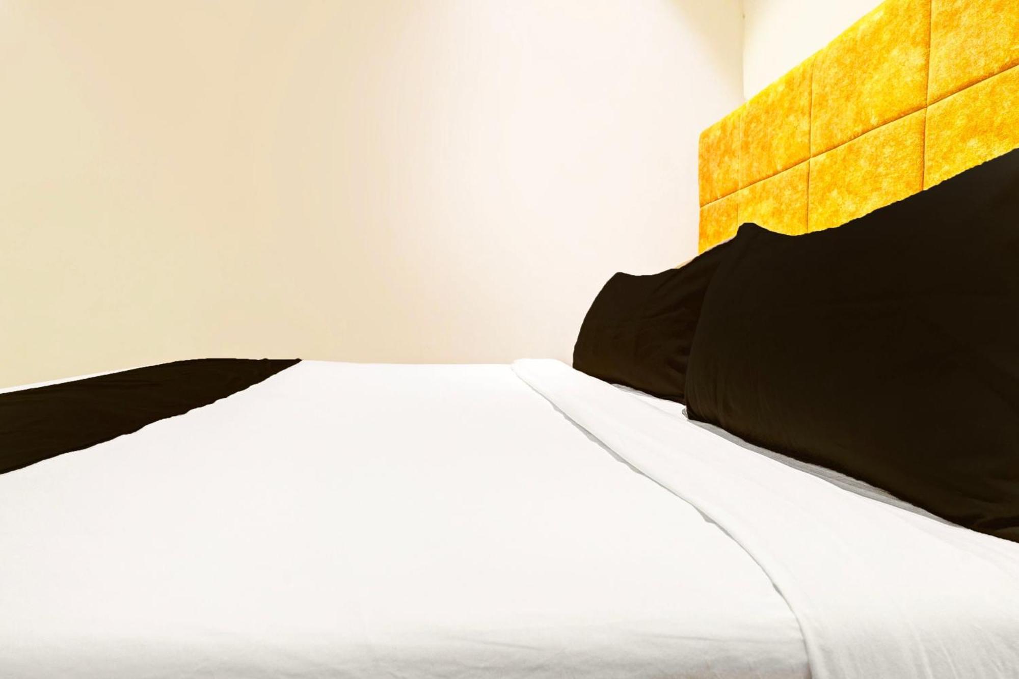 Hotel O Nk Residency Near Asalpha Metro Station 3*