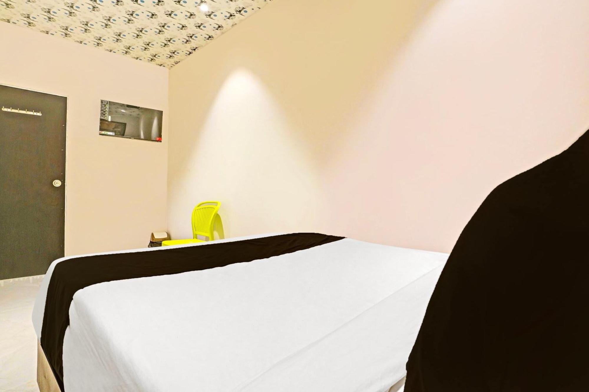 O Nk Residency Near Asalpha Metro Station Hotel 3*