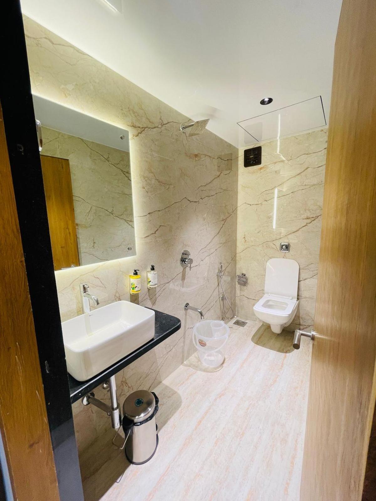 Hotel Double Crown Airport T2 Mumbai