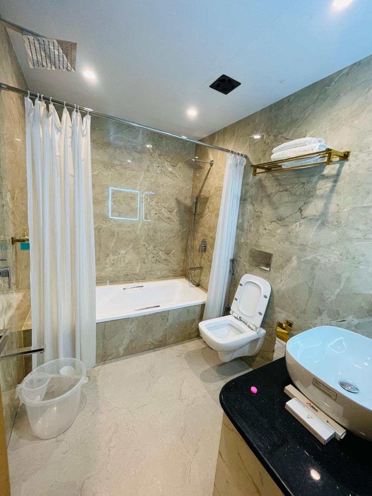 Hotel Double Crown Airport T2 2*