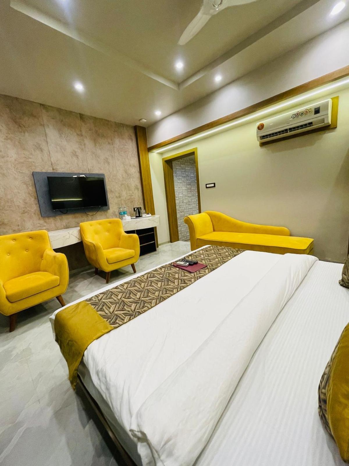 Hotel Double Crown Airport T2 Mumbai
