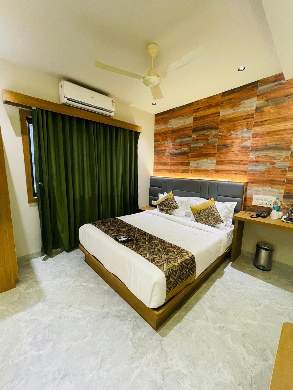 Double Crown Airport T2 Hotel Mumbai