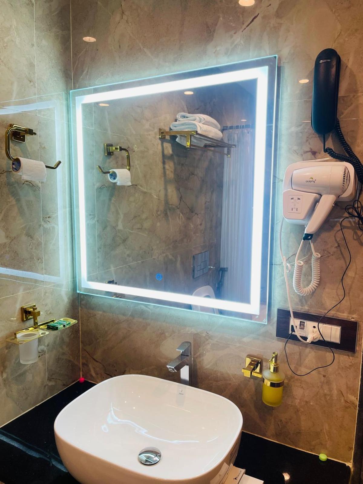 Hotel Double Crown Airport T2 2*