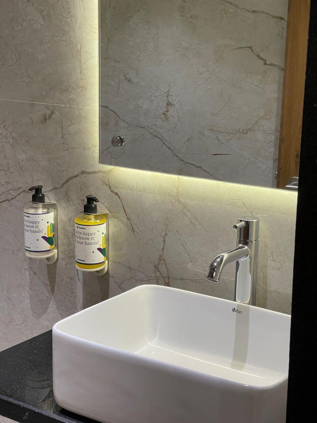 Double Crown Airport T2 Hotel Mumbai