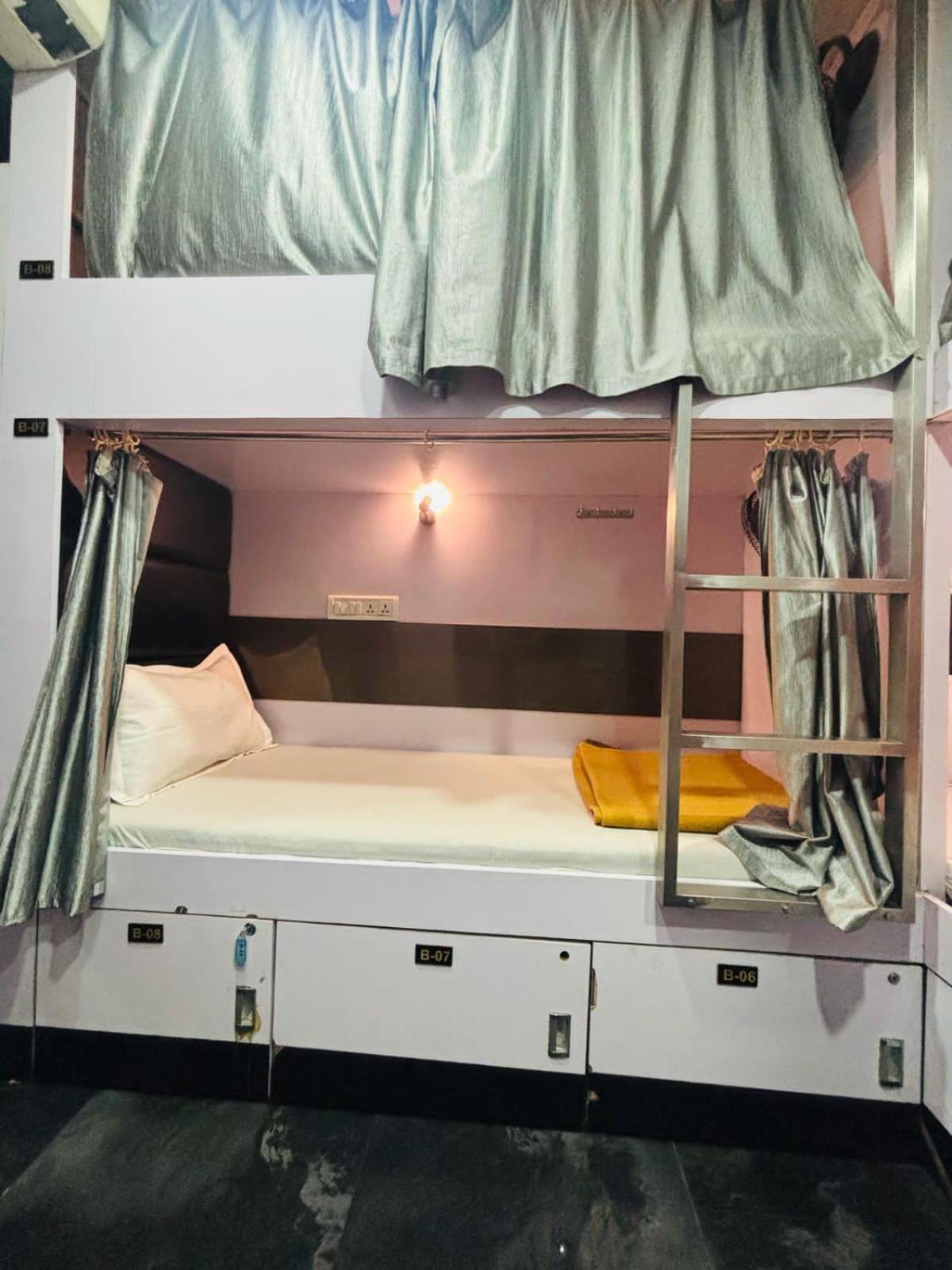 New Address -1 Min-seepz Metro Station Hostel Mumbai