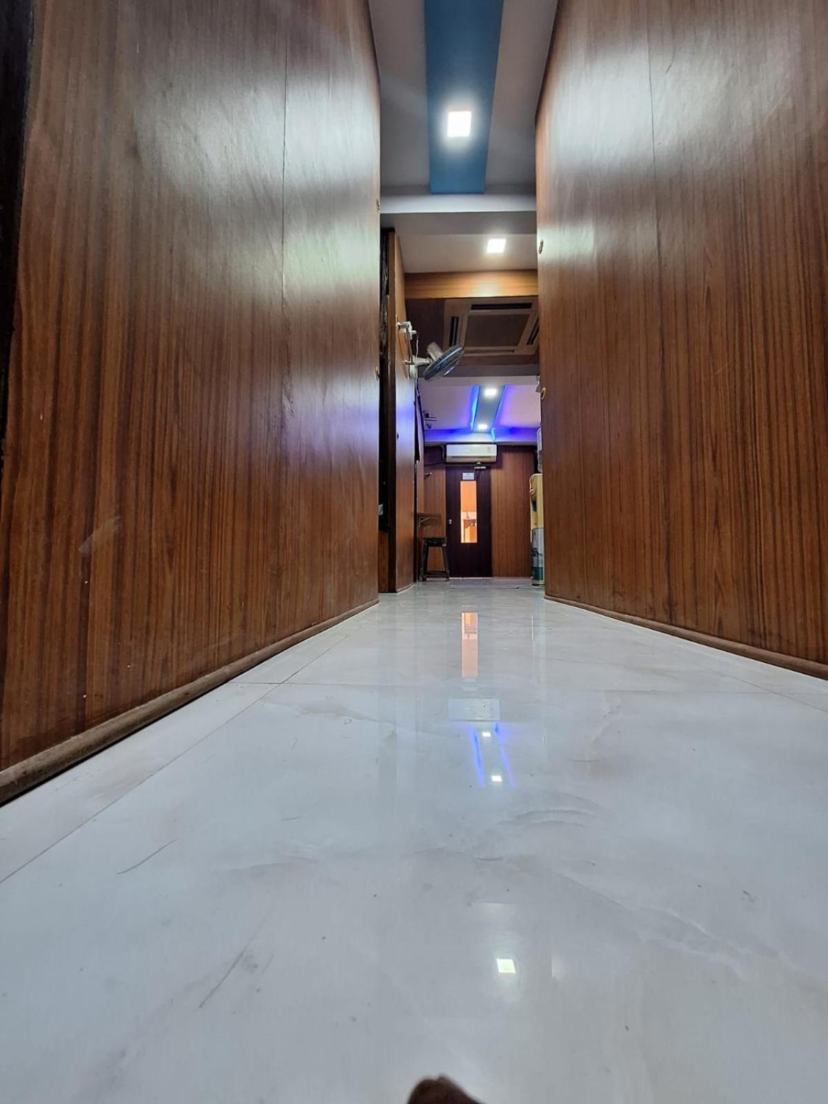 Hostel Neon Nest Suits Asalpha Metro Mumbai