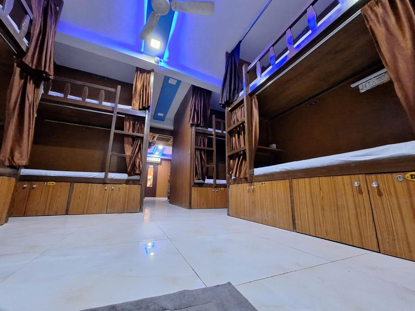 Hostel Neon Nest Suits Asalpha Metro
