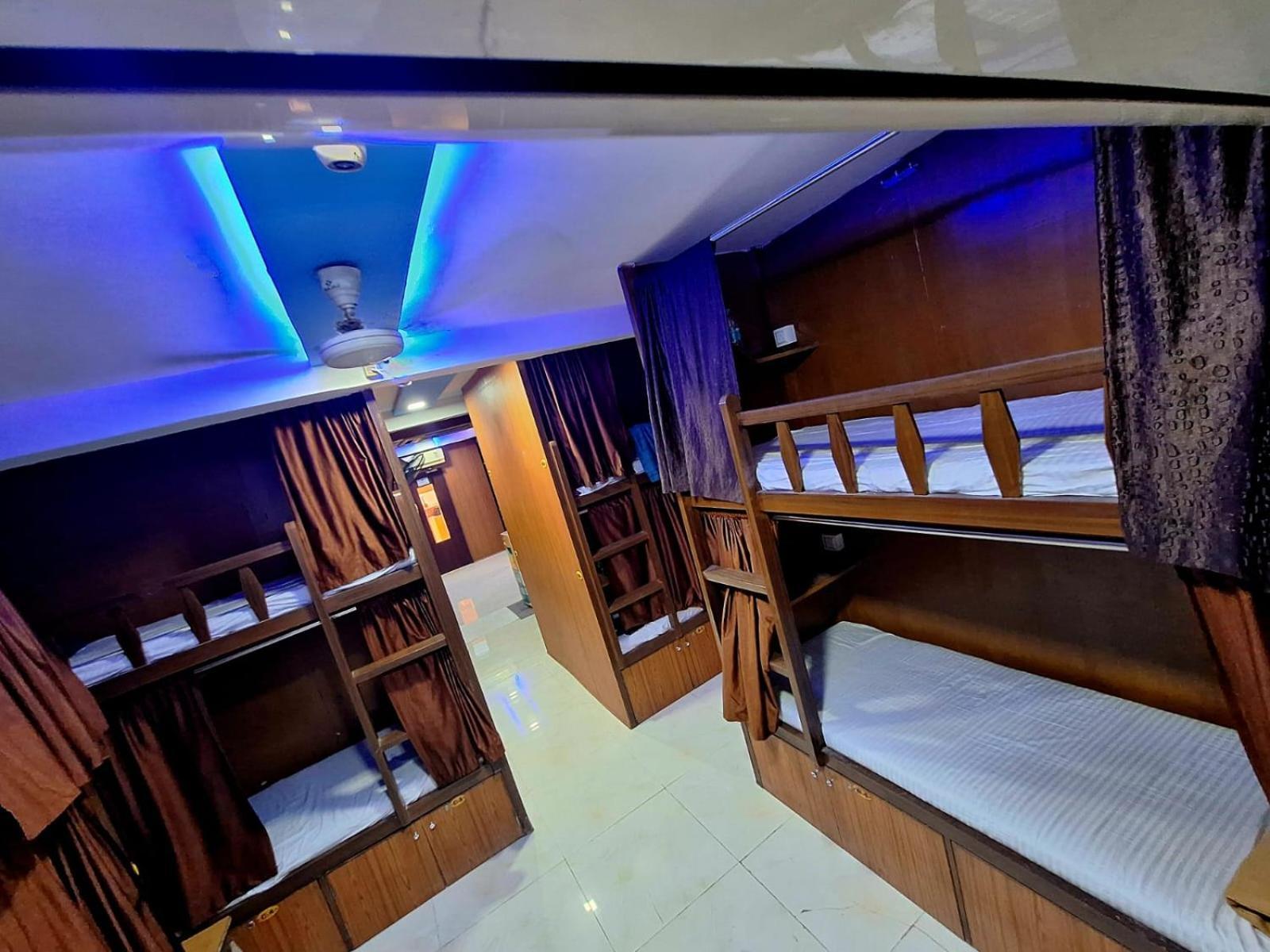 Neon Nest Suits Asalpha Metro Mumbai