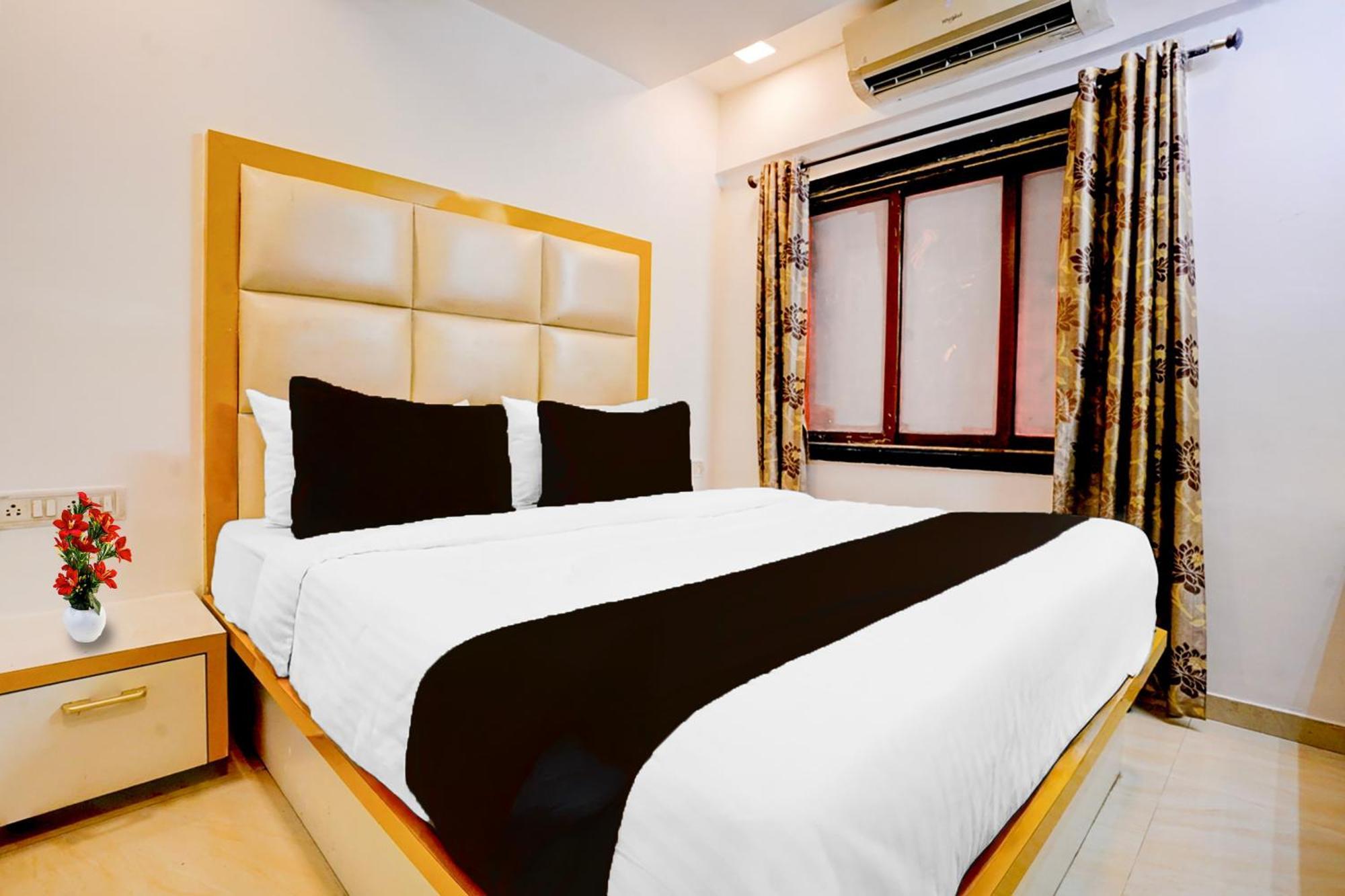 Hotel Collection O Andheri West Near Kokilaben Hospital Bombaim