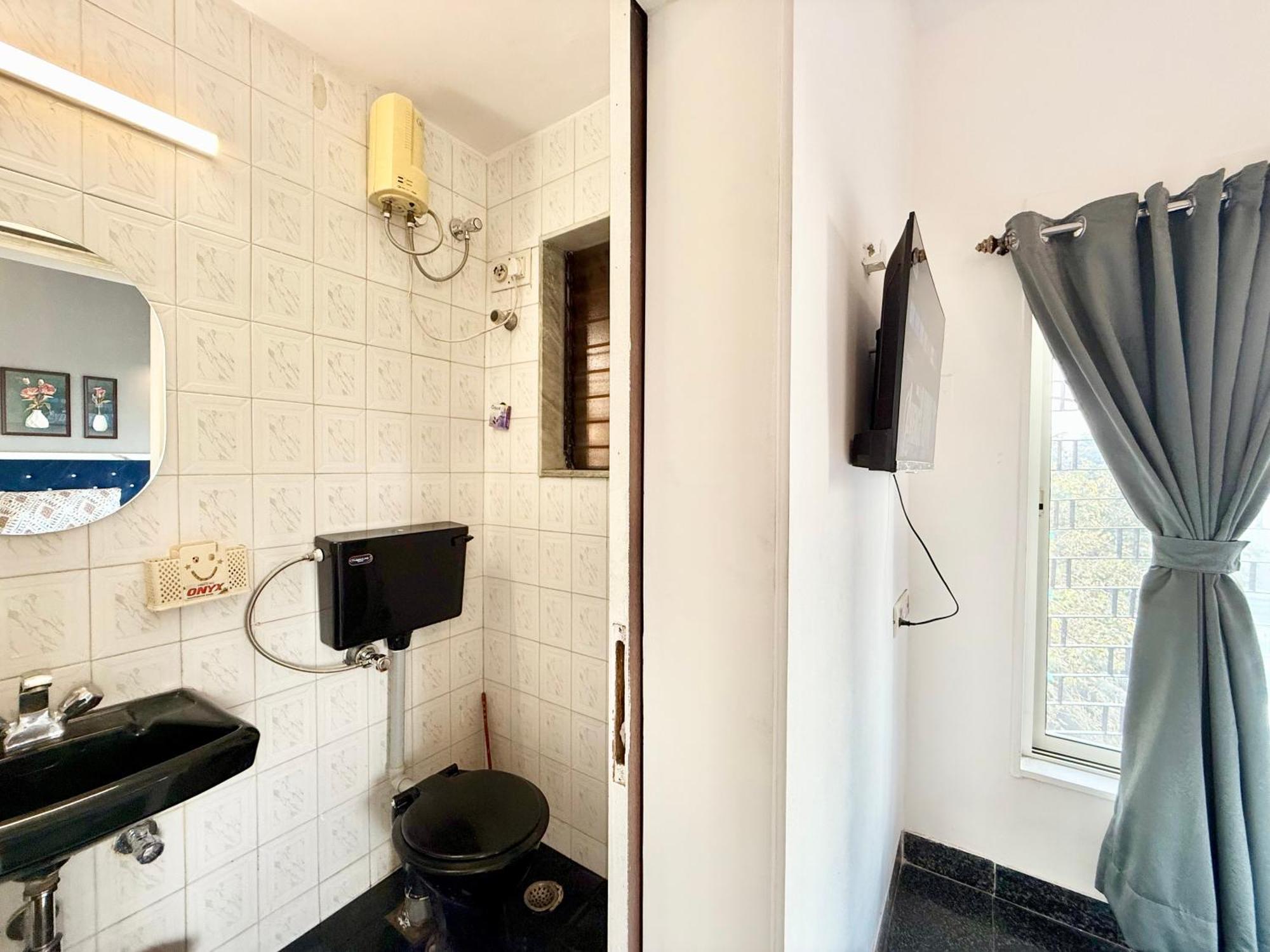 Lovely 3bhk Serviced Near Iskcon Temple, Juhu