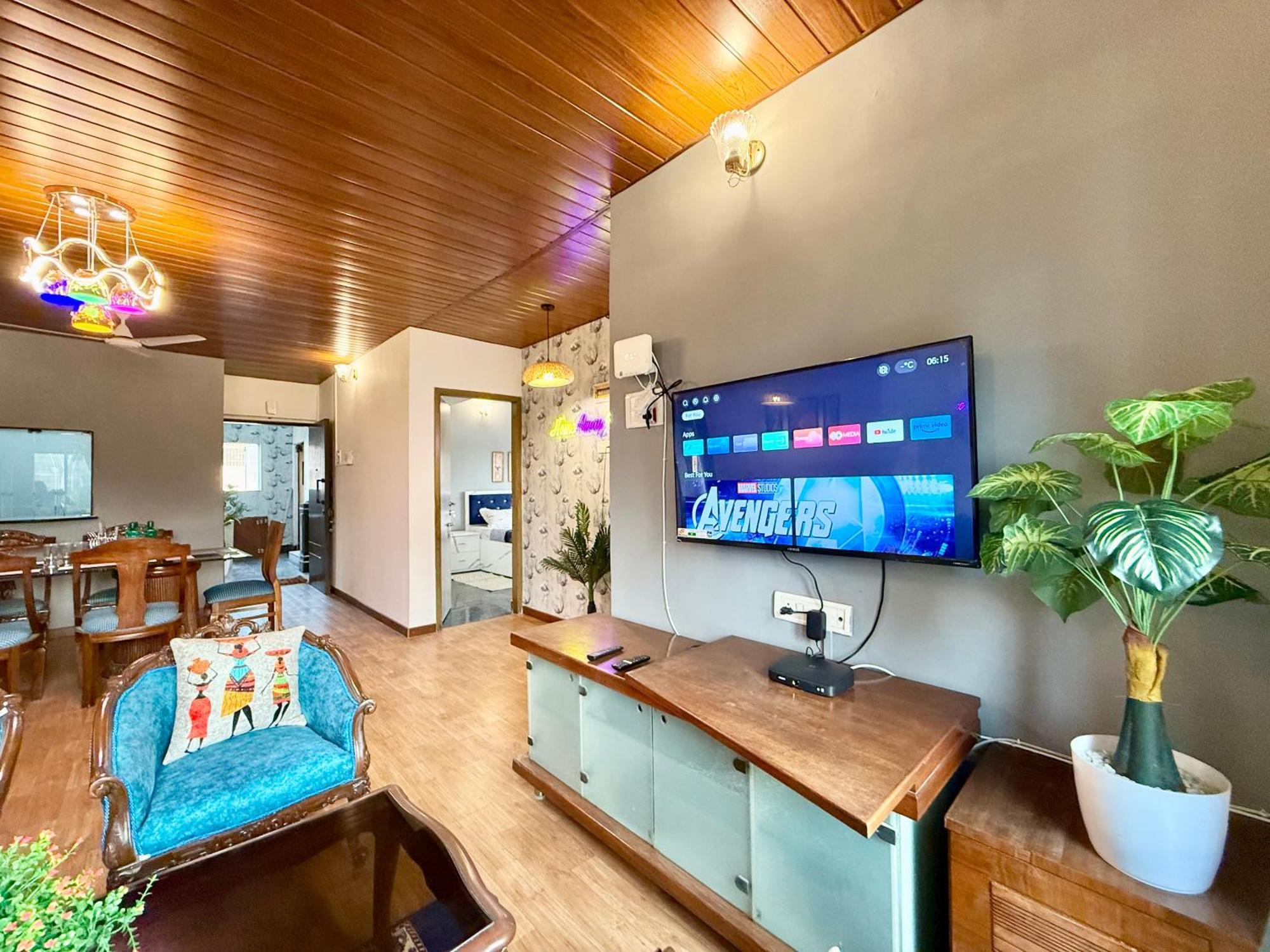 Lovely 3bhk Serviced Near Iskcon Temple, Juhu Mumbai