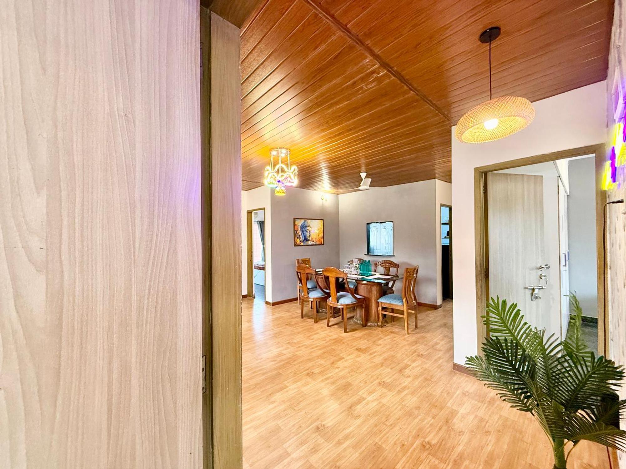 Lovely 3bhk Serviced Near Iskcon Temple, Juhu Apartment *