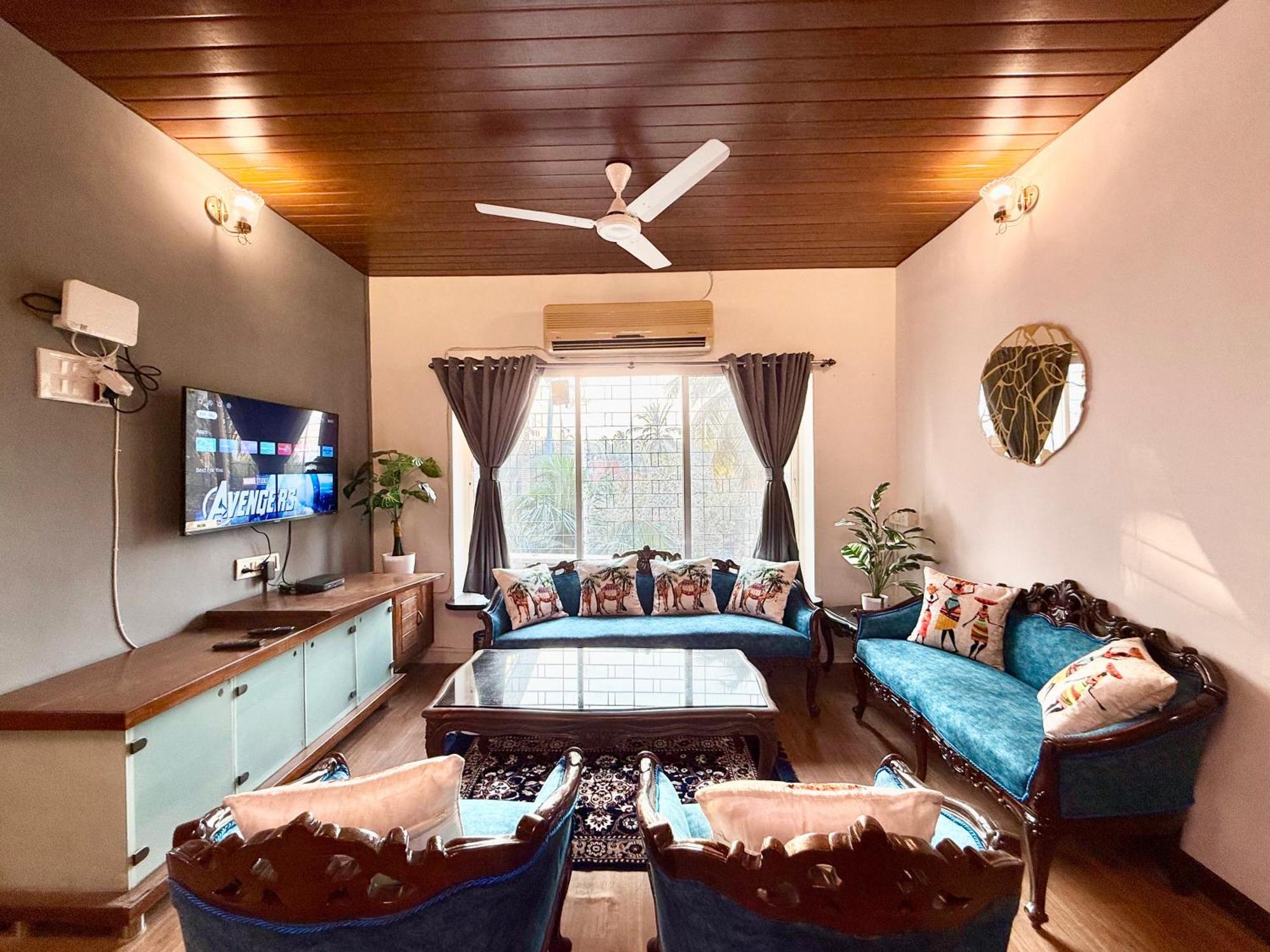 Lovely 3bhk Serviced Near Iskcon Temple, Juhu Apartment *