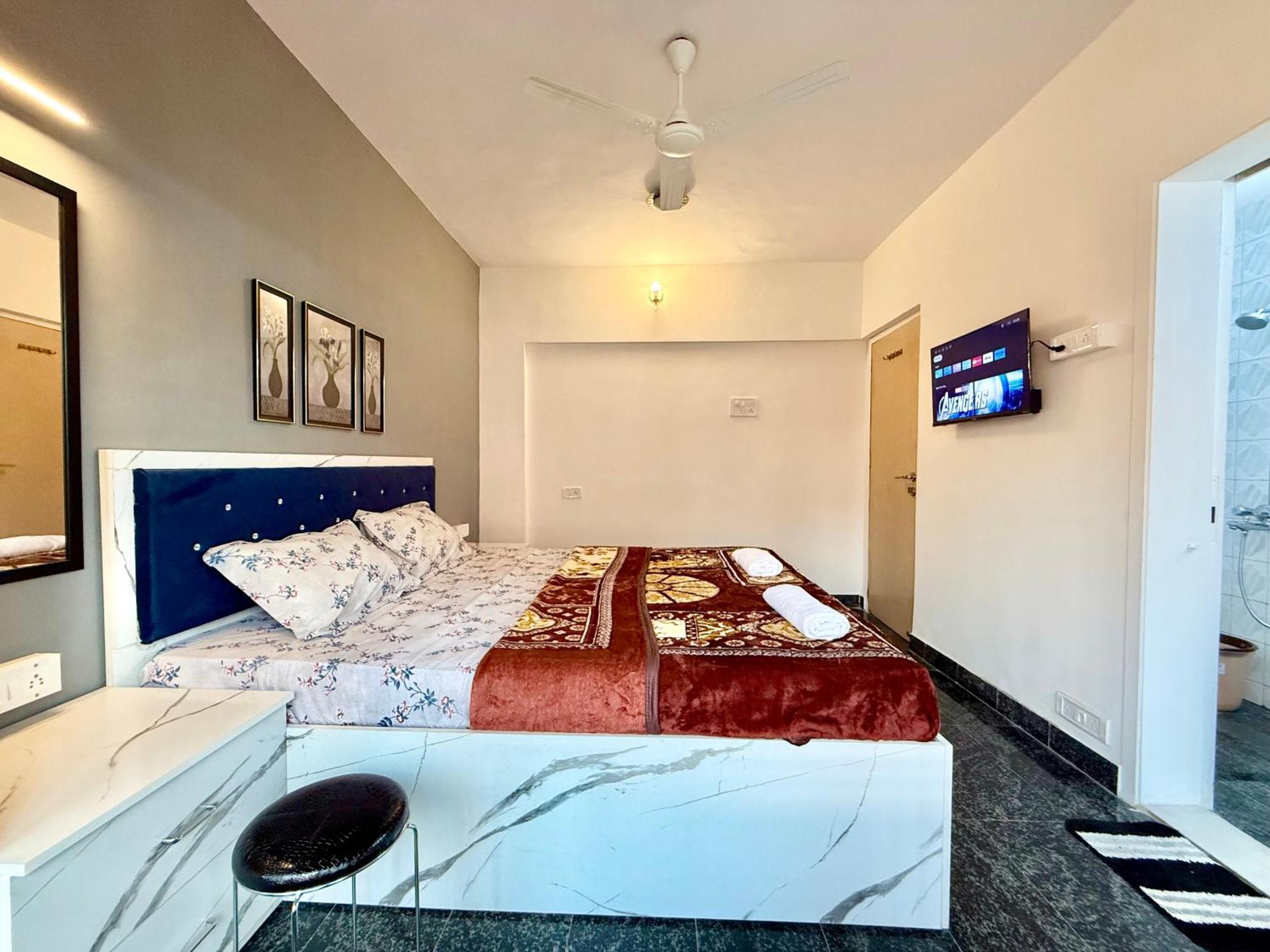 Lovely 3bhk Serviced Near Iskcon Temple, Juhu Apartment Mumbai