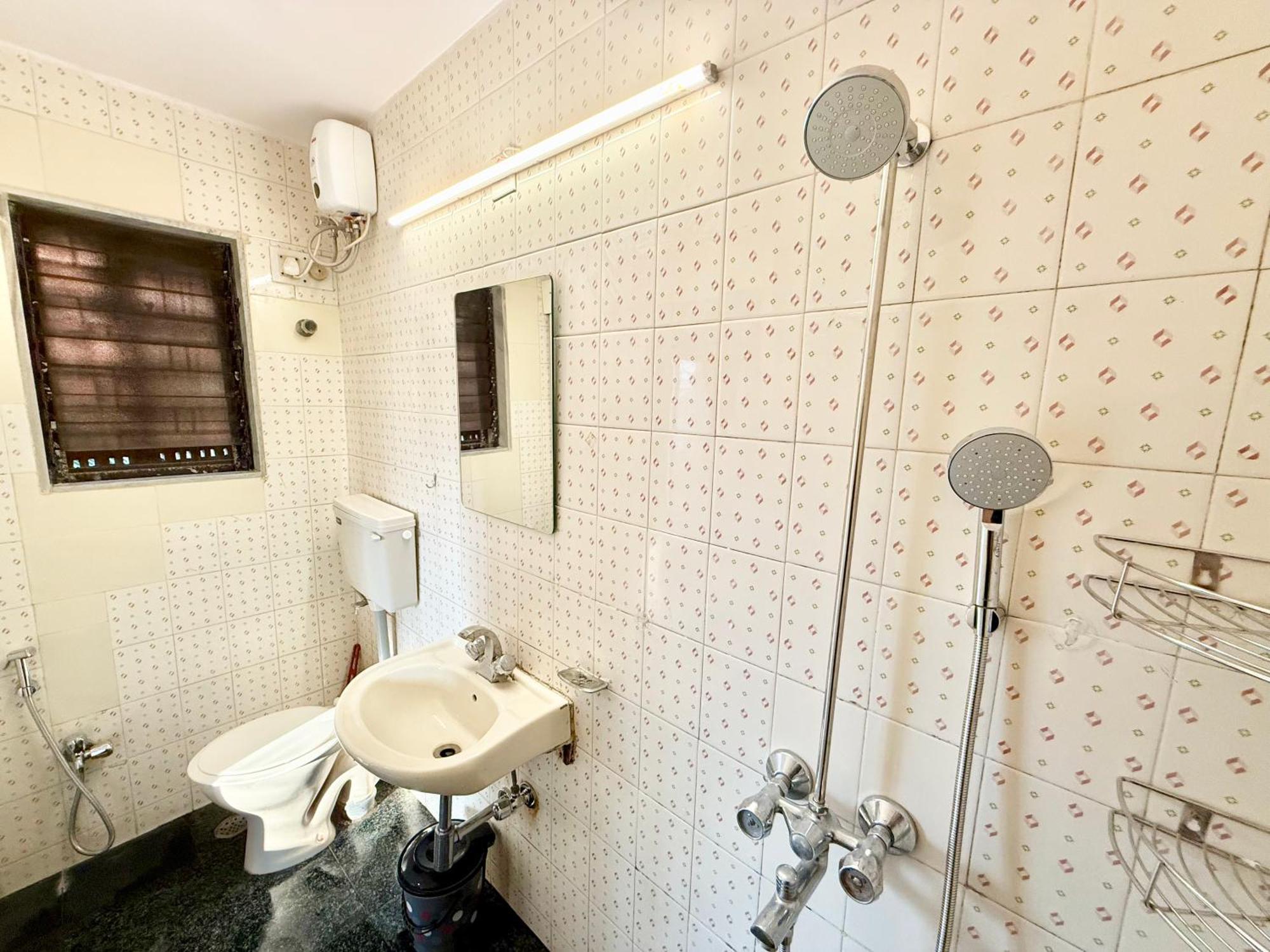 Lovely 3bhk Serviced Near Iskcon Temple, Juhu