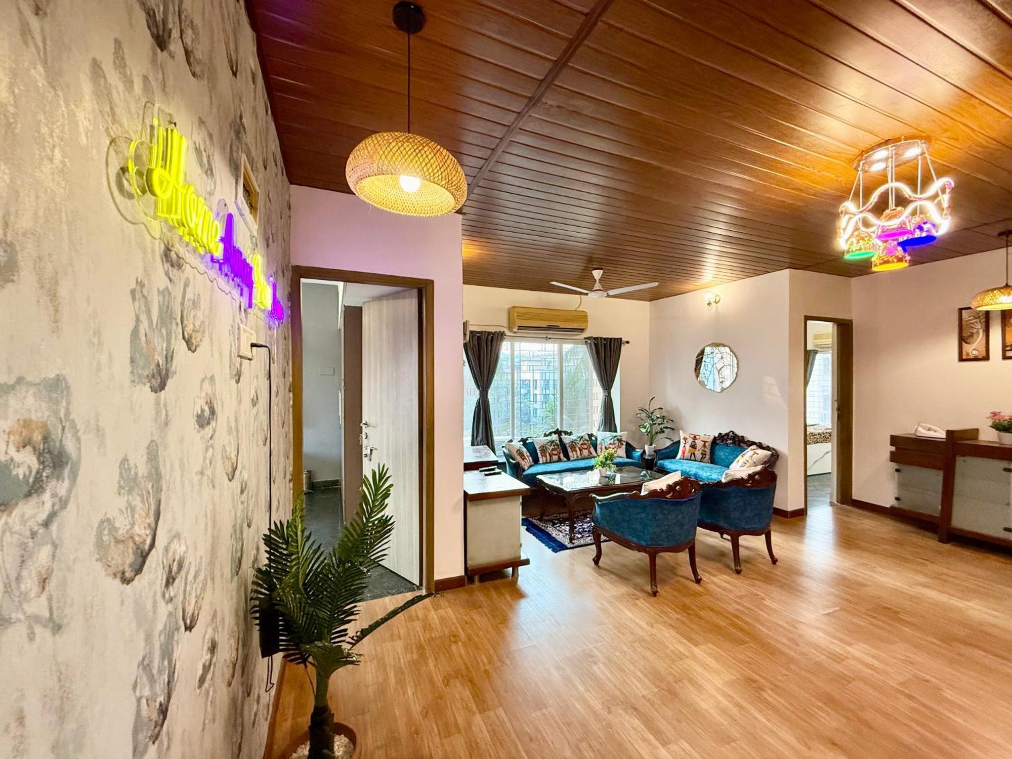 Lovely 3bhk Serviced Near Iskcon Temple, Juhu Apartment