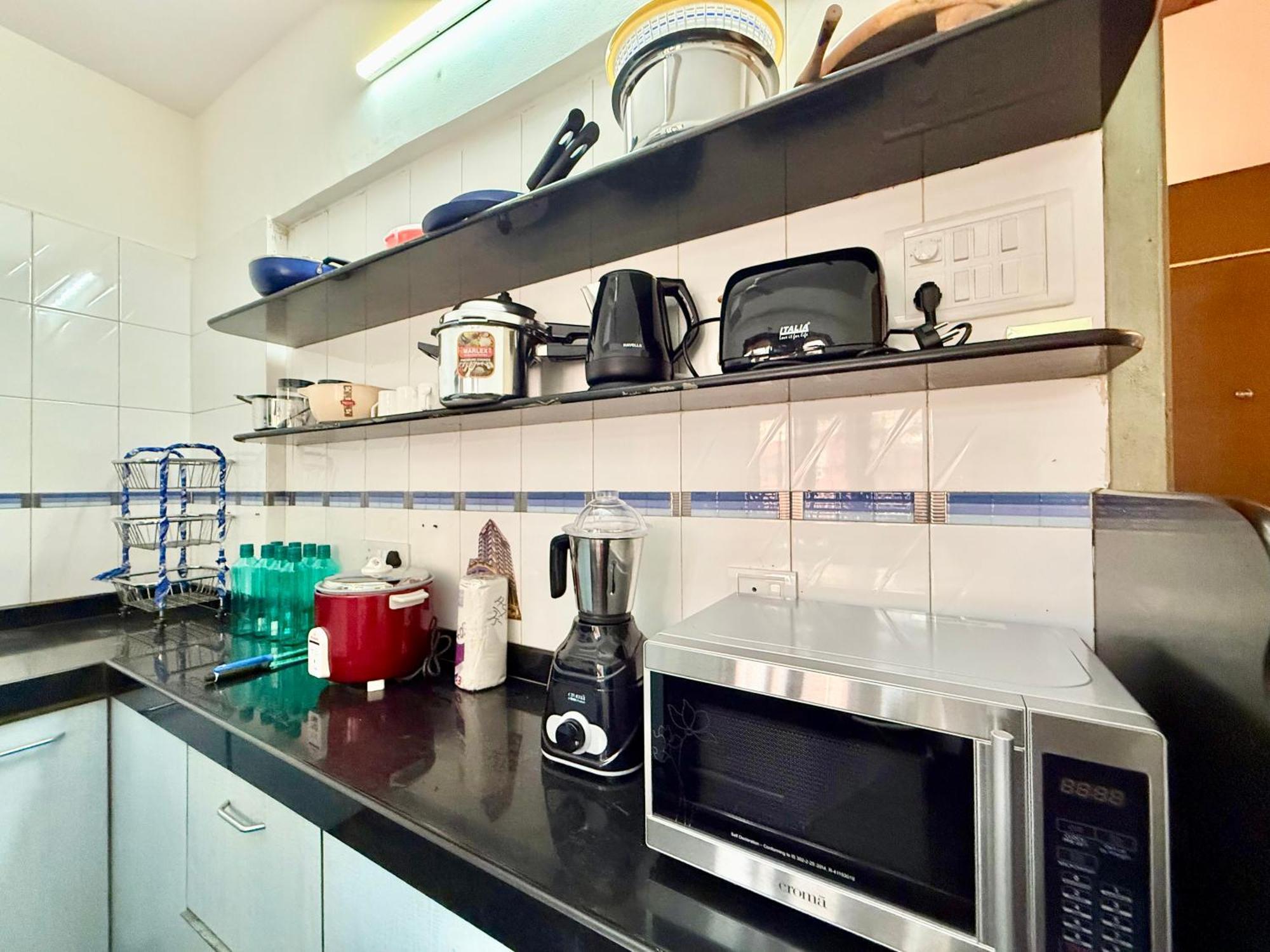 Apartment Lovely 3bhk Serviced Near Iskcon Temple, Juhu Mumbai