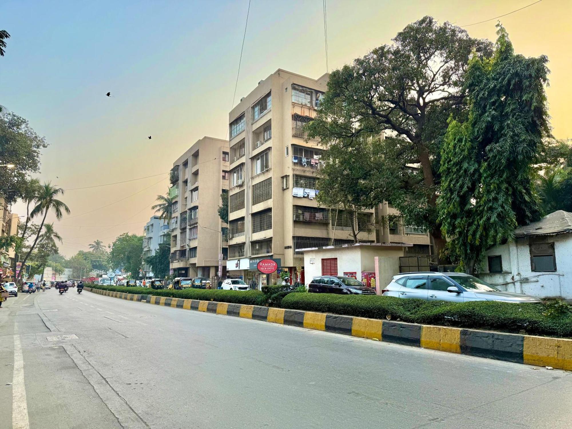 Lovely 3bhk Serviced Near Iskcon Temple, Juhu *