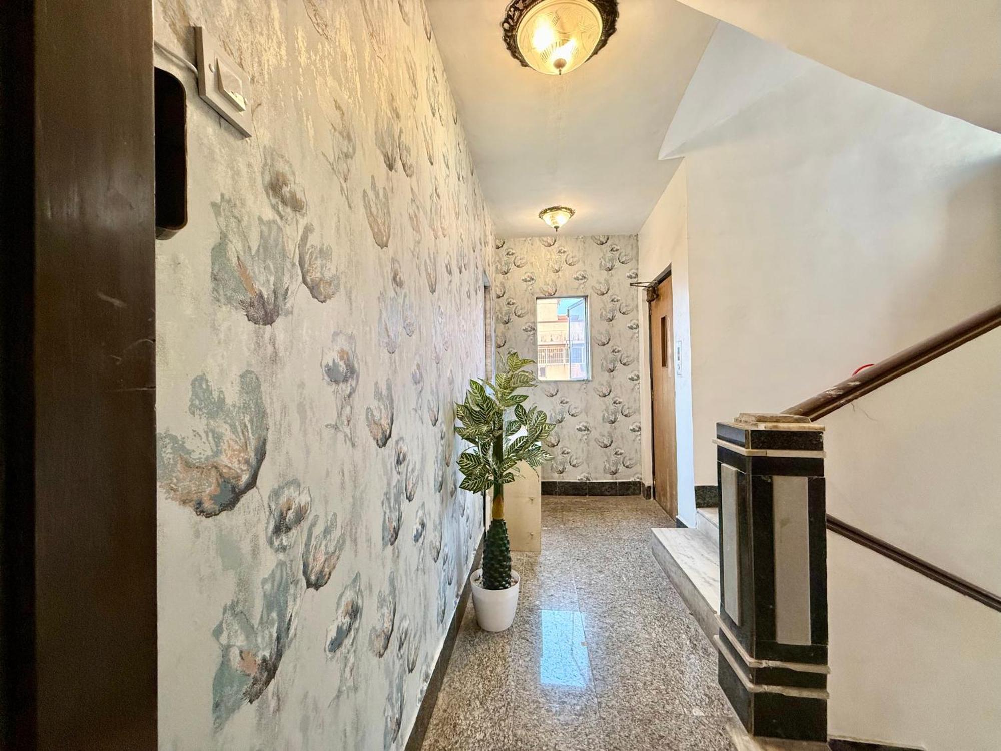 Lovely 3bhk Serviced Near Iskcon Temple, Juhu Mumbai