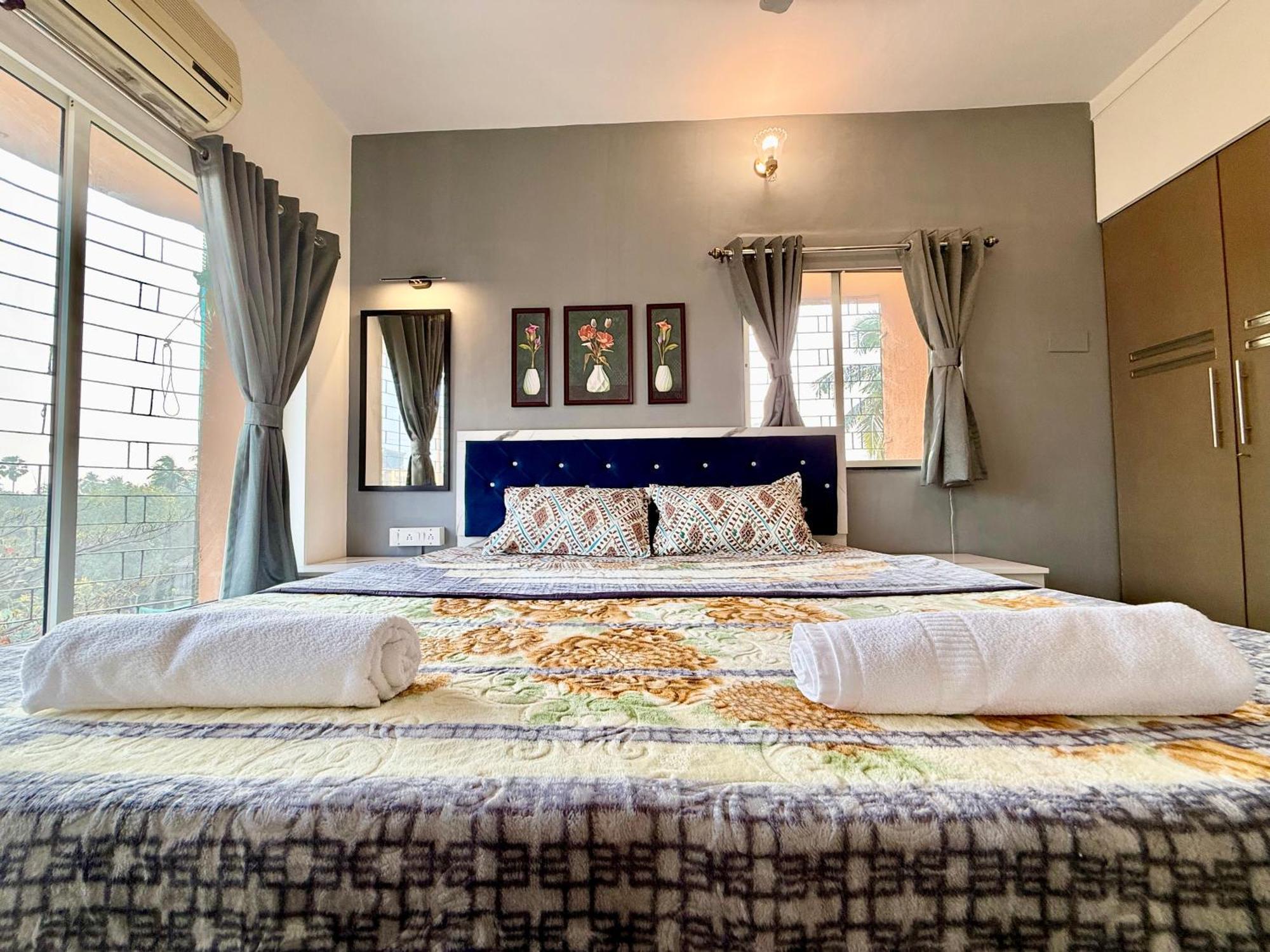 Lovely 3bhk Serviced Near Iskcon Temple, Juhu Apartment *