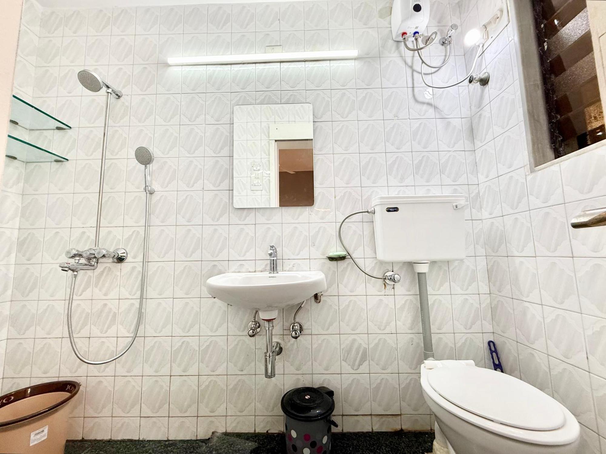Lovely 3bhk Serviced Near Iskcon Temple, Juhu * Mumbai