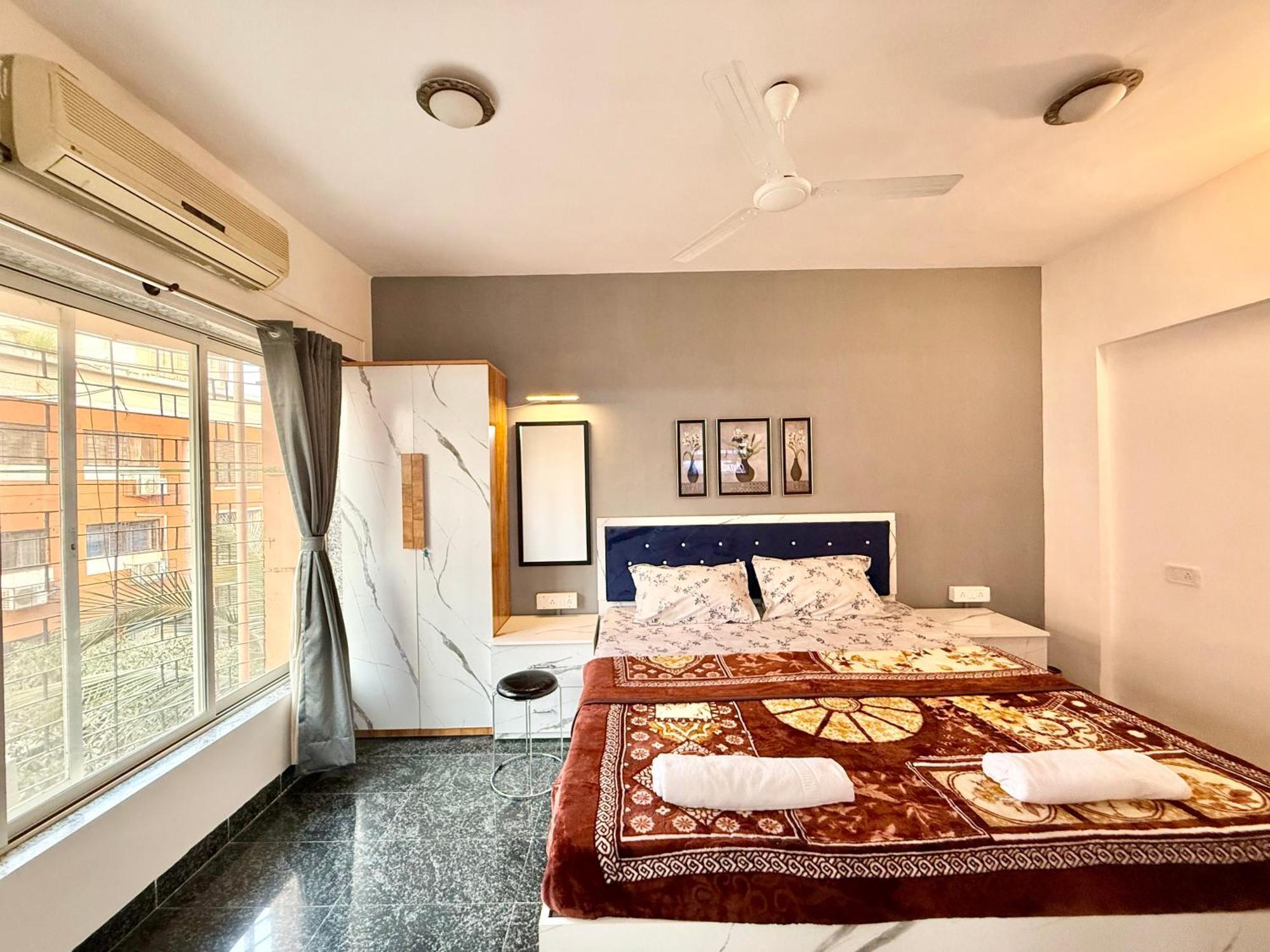 Lovely 3bhk Serviced Near Iskcon Temple, Juhu Apartment Mumbai