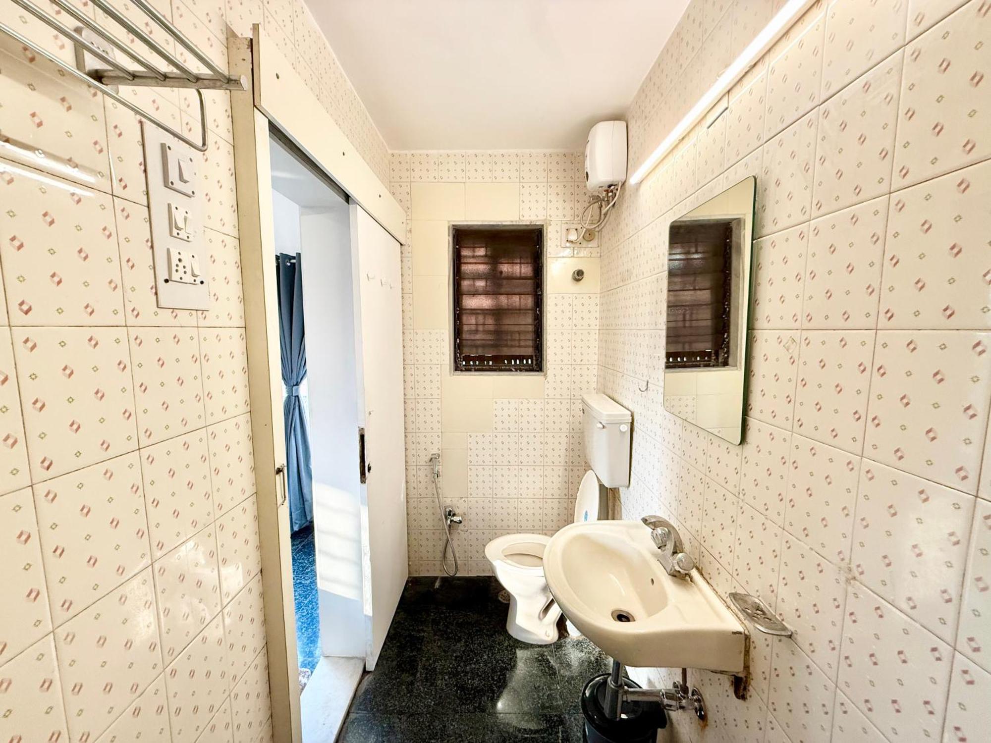 Lovely 3bhk Serviced Near Iskcon Temple, Juhu * Mumbai