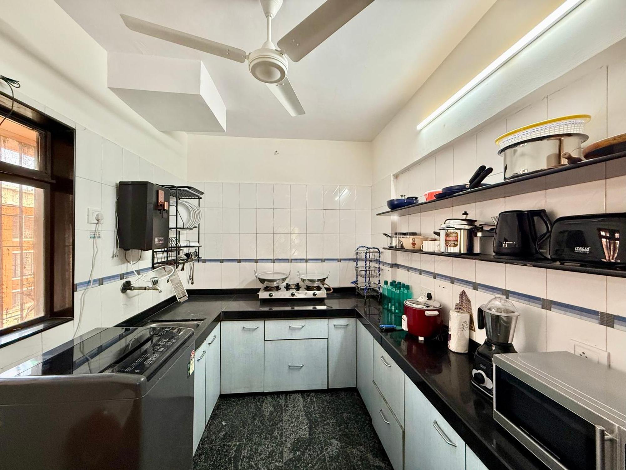 Apartment Lovely 3bhk Serviced Near Iskcon Temple, Juhu Mumbai