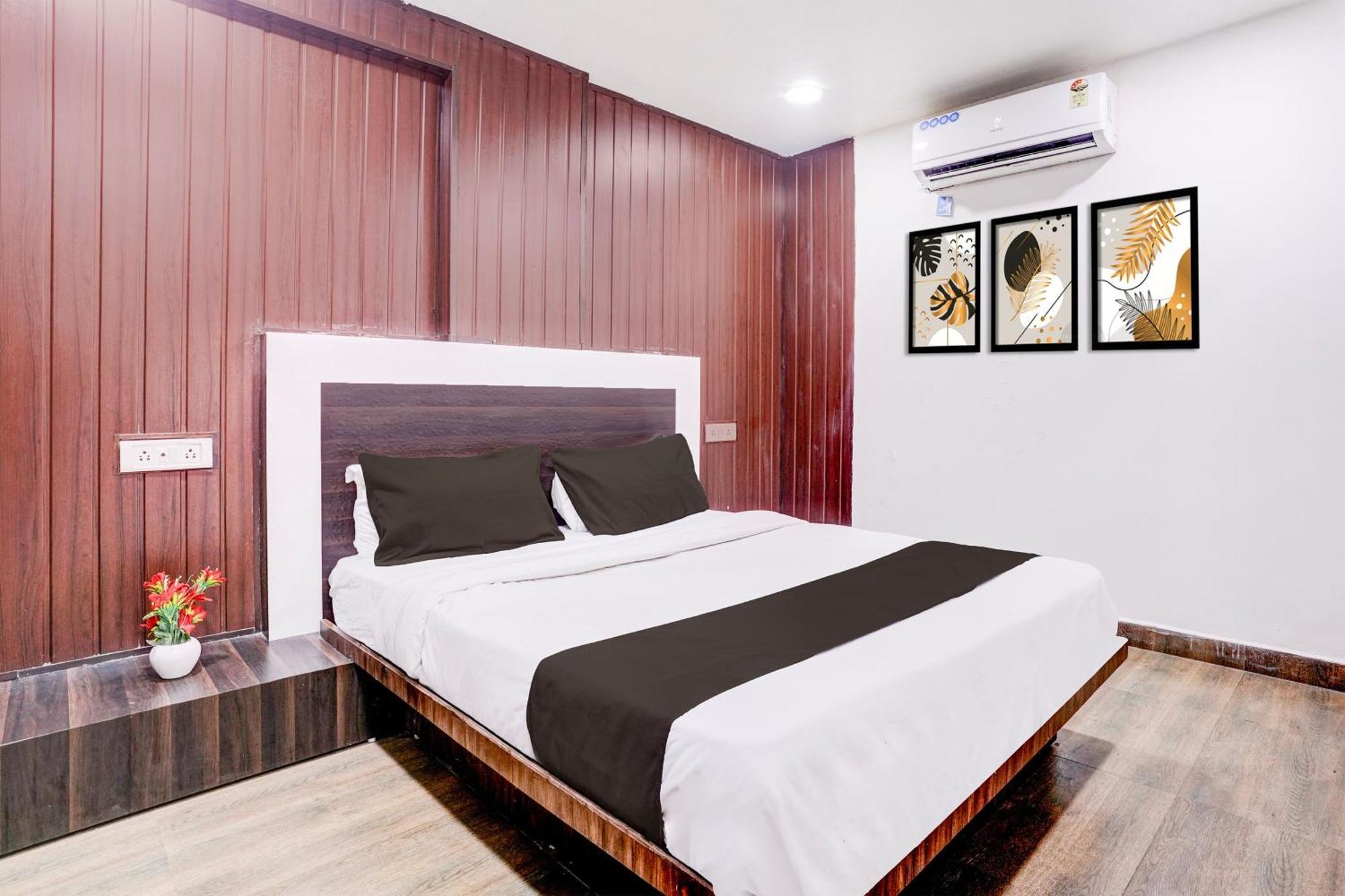 Hotel Super Collection O Lokhandwala Andheri West Formerly White Star Mumbai