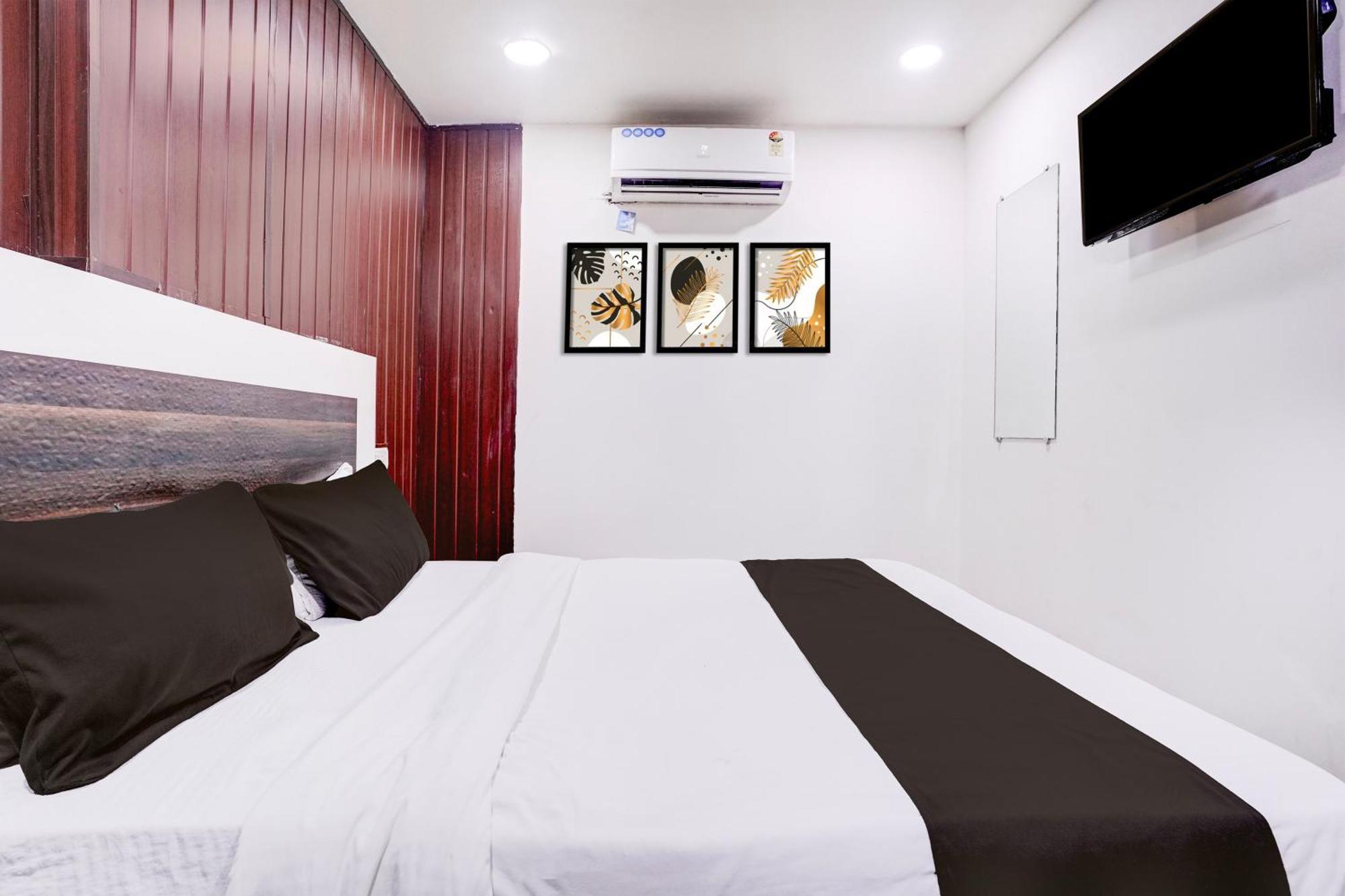 Hotel Super Collection O Lokhandwala Andheri West Formerly White Star 3*